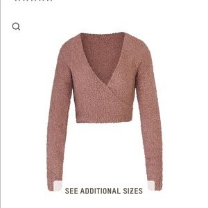 Skims cozy knit wrap top. Color: dusk (light pink)